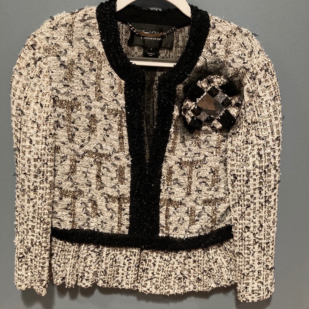 NWT St. John Couture tweed jacket with pin size 2